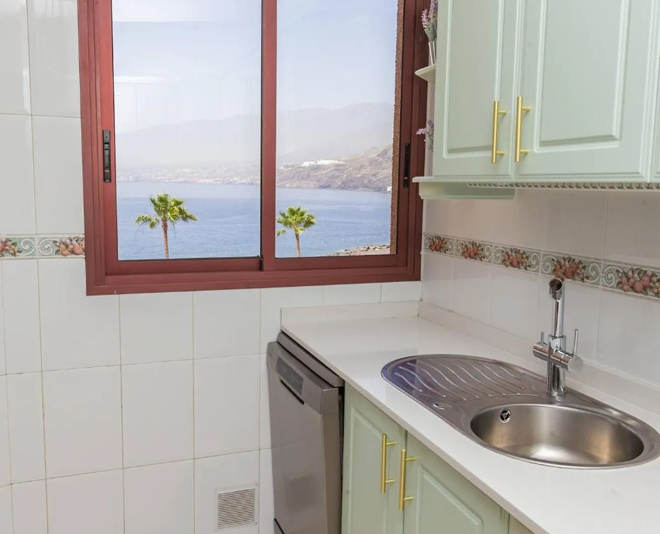 Radazul Beachfront Apartment