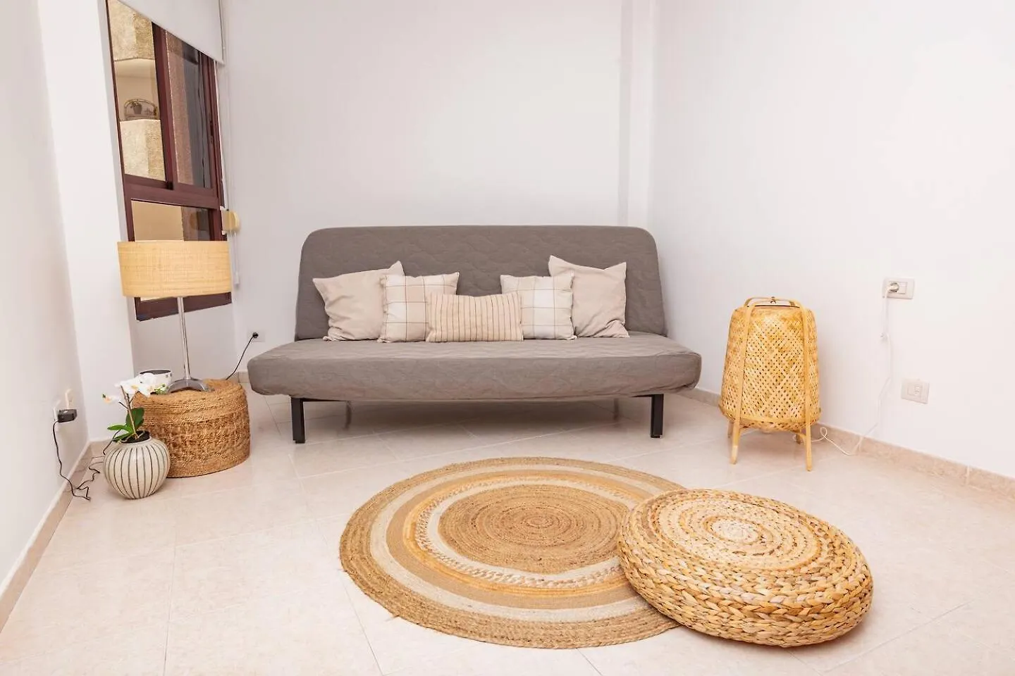 Radazul Beachfront Apartment 0*,