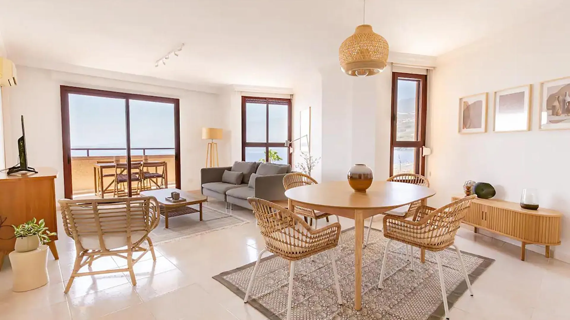 Radazul Beachfront Apartment Spain
