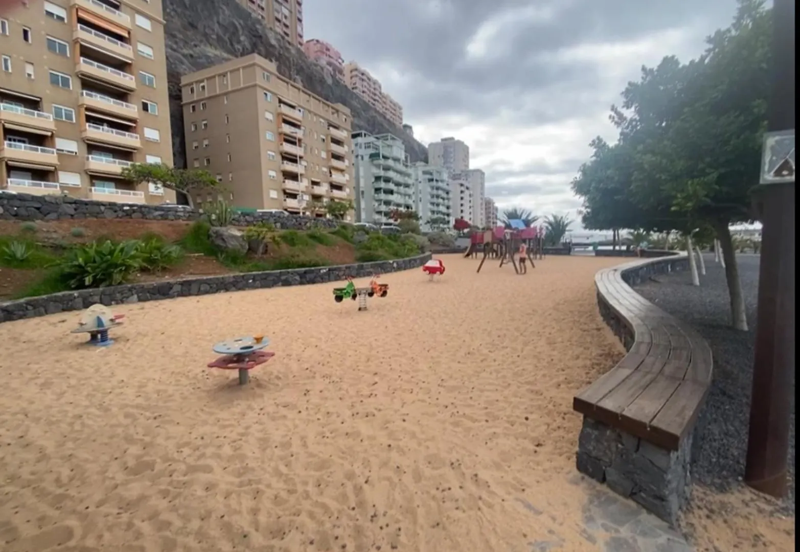 Radazul Beachfront Apartment